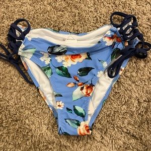 super cute bottoms, good amount of coverage, cupshe size small